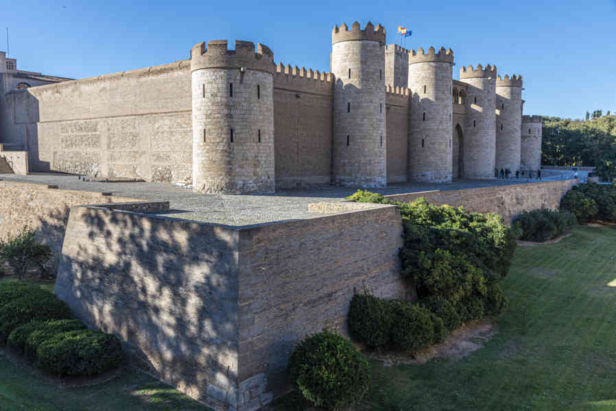 Zaragoza 086 - palacio de la Aljafería.jpg